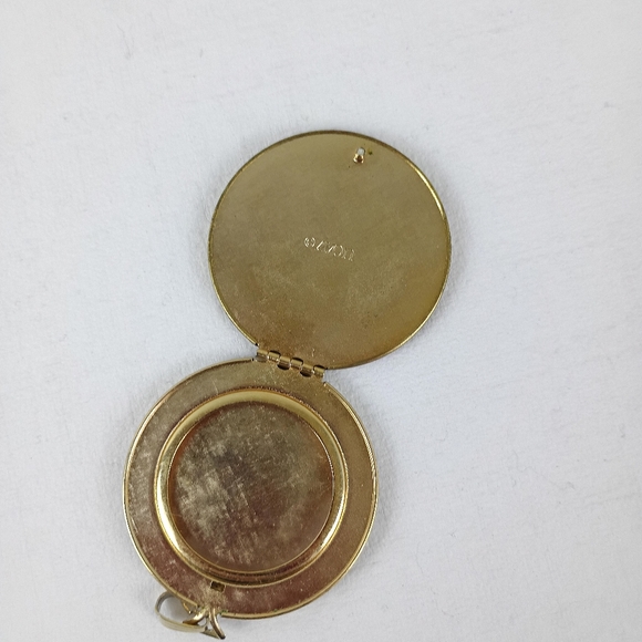 Vtg Avon Needlepoint Roses Petit Point Pendant Locket no chain floral locket. - Picture 8 of 15